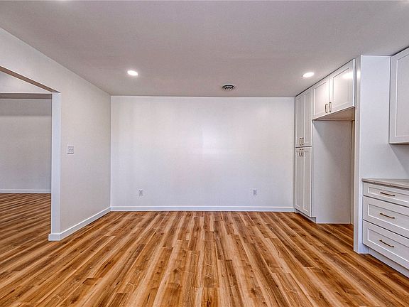 4th image of 800 Jackson Ave
