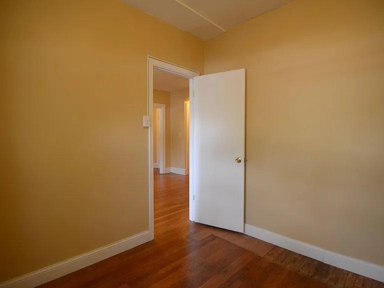 Historical Apartments l Oak St — Photo 6