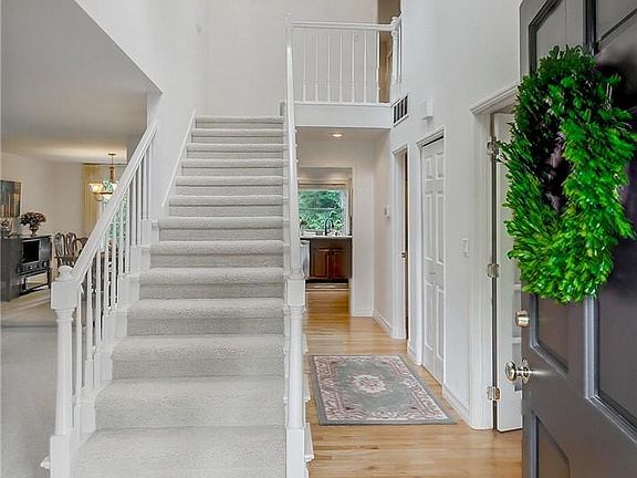 5th image of 18419 NE 15th Pl