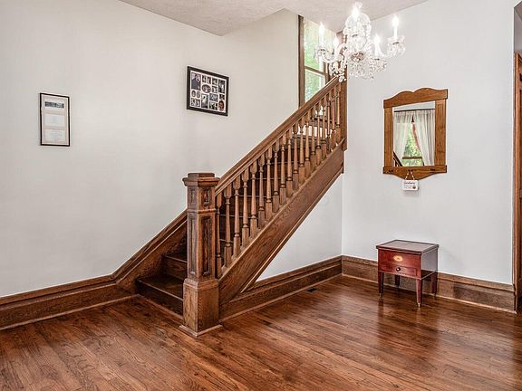 5th image of 842 Lincoln Ave
