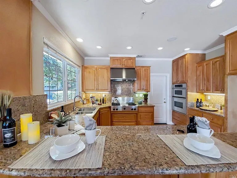 735 El Paseo Dr — Photo 5