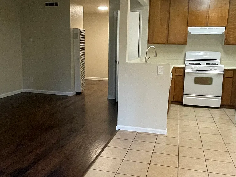 North Dutton Place Apartments — Photo 36
