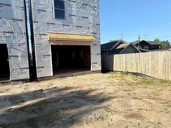 4th image of 711 E 26th St