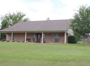 301 Quail Ln, Hooks, TX 75561