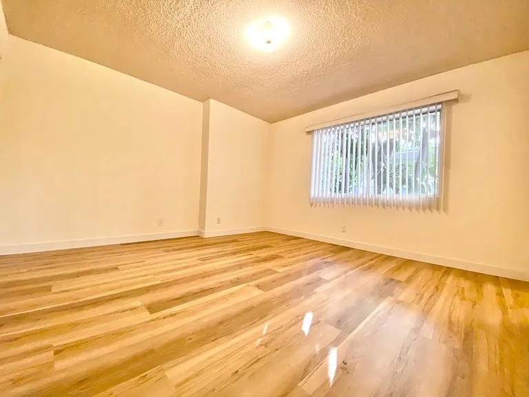 11924 Montana Ave. — Photo 5