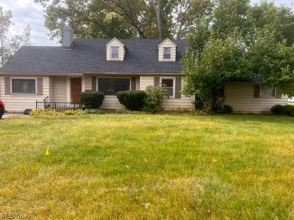2135 Kirk Rd, Youngstown, OH 44511