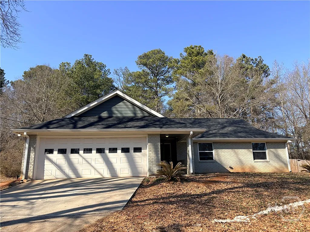3 bed, 2.0 bath, 1460 sqft, $2,100 — Photo 1