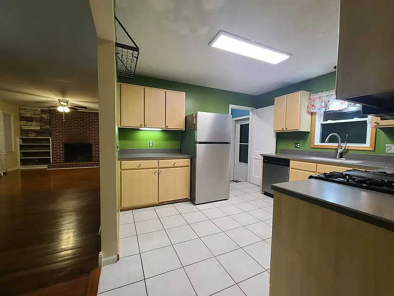 2101 Pickett St — Photo 17