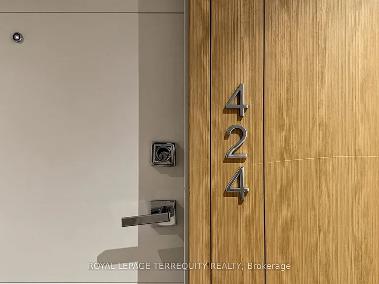99 The Donway W #424 — Photo 1