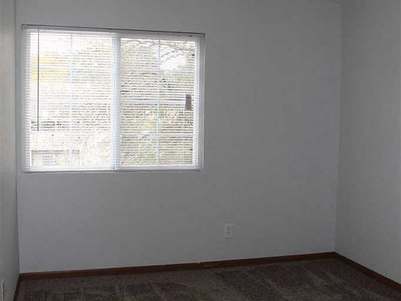 5th image of 1510 W 25th Ct