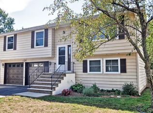 18 King Arthurs Ct, Bridgewater, NJ 08807