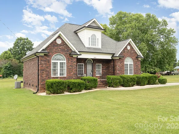106 Edgewood Dr, Locust, NC 28097