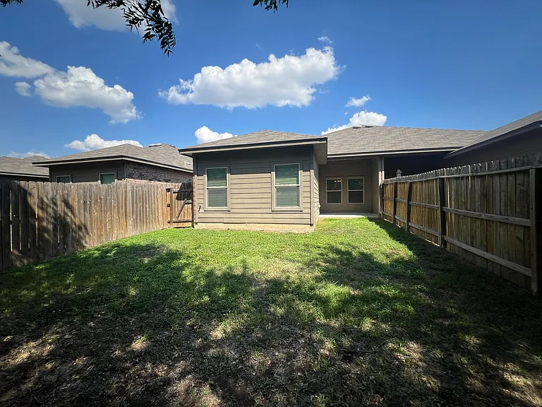 1211 Old FM 306 — Photo 29