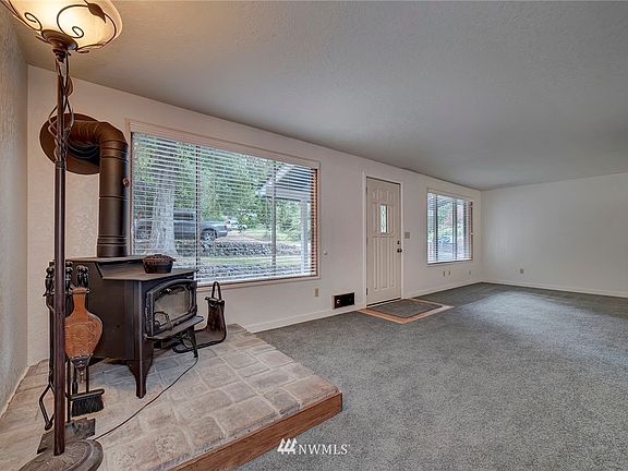 5th image of 27029 Frodesen Cir NE