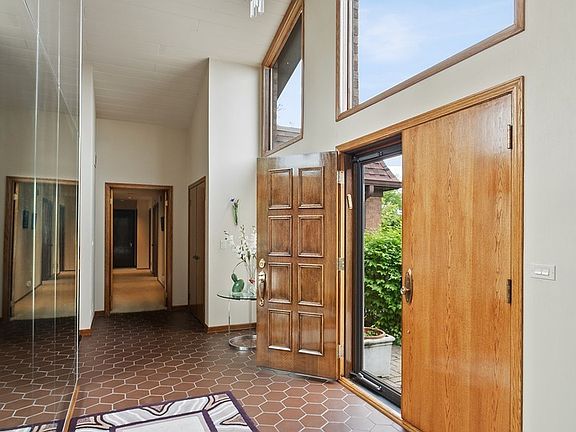 2nd image of 2076 Malory Ln