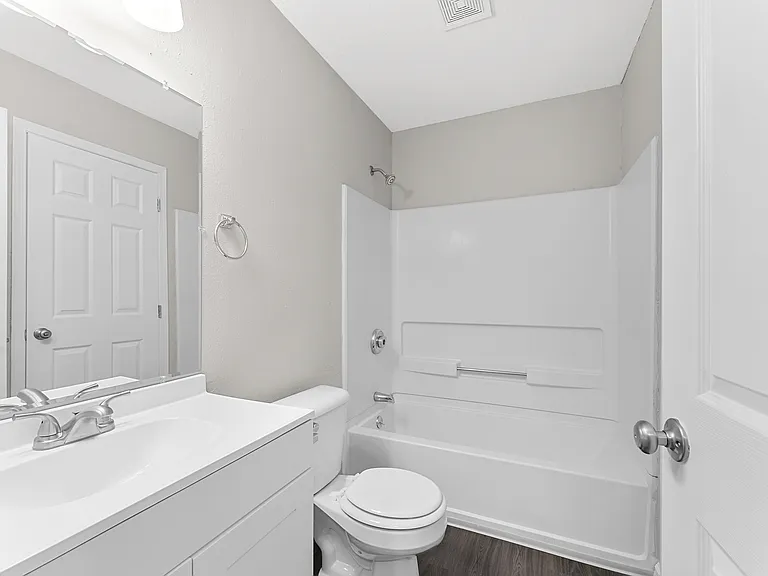 743 Hilltop Ln — Photo 3