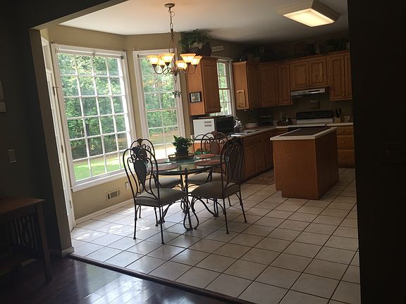 4th image of 130 Overlook Ct