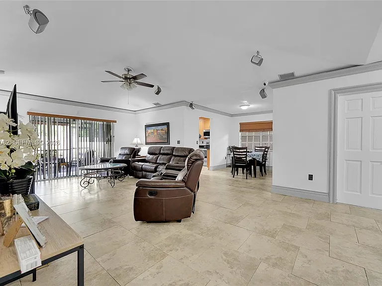 5520 NW 49th Ave — Photo 1