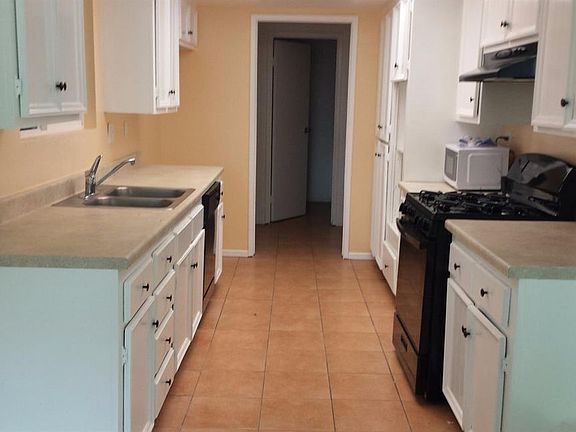 5th image of 949 E Ash St
