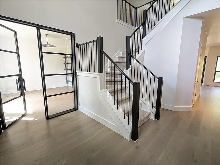 9257 Scenic Bluff Dr — Photo 2