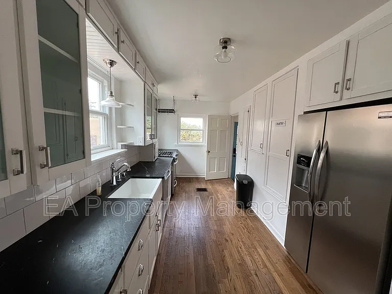 411 Wellesley Dr SE — Photo 6