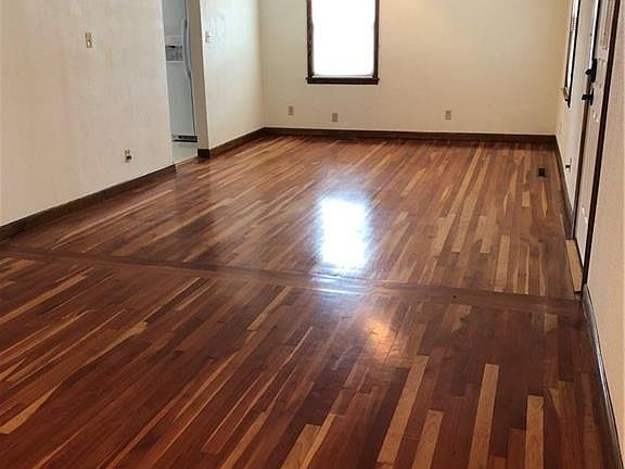 5th image of 1301 Woodland Dr