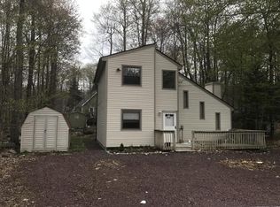 8856 Chipmunk Ln, Tobyhanna, PA