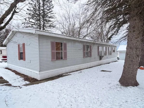 452 Elm St, Breckenridge, MI 48615