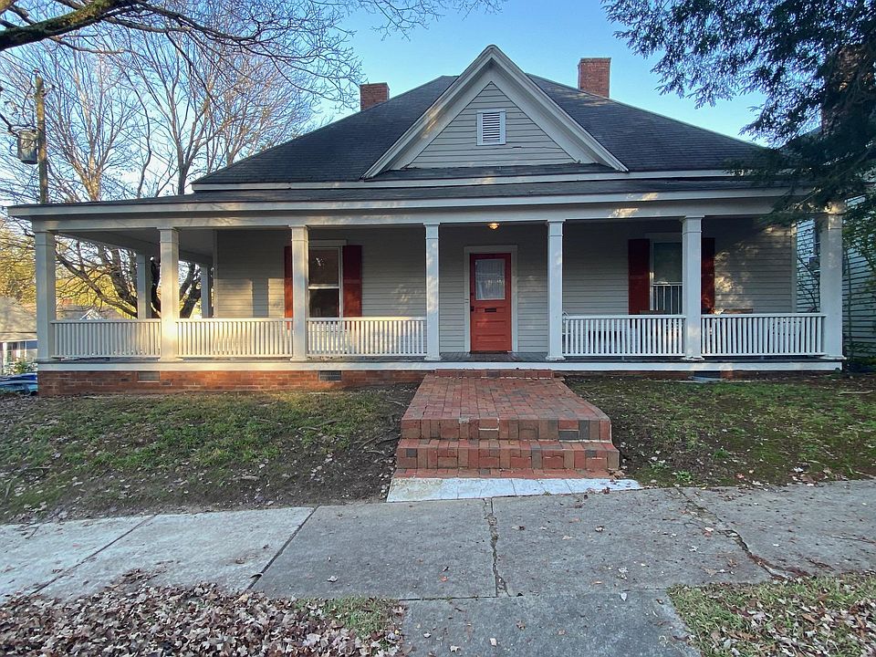 The renovated William P. Matthews House c.1906, now a duplex, is located in the Oakwood Historic District.