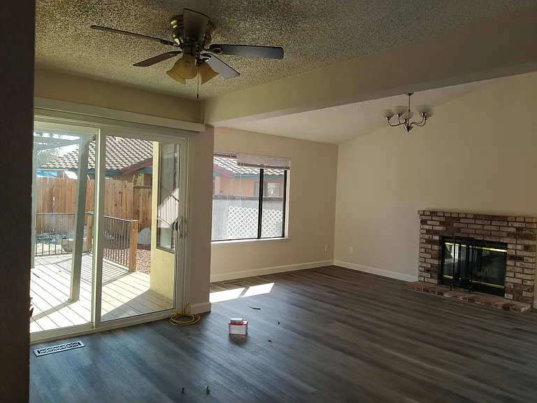2917 Honeynut St — Photo 1