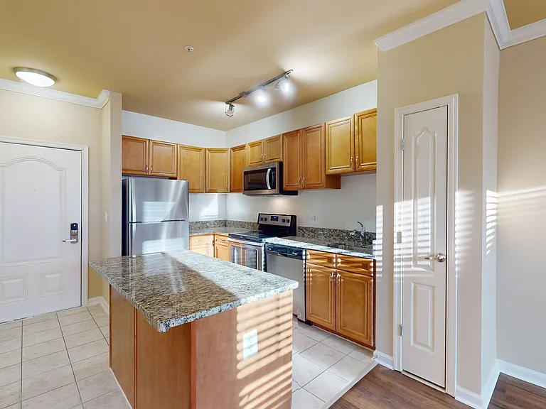 Signal Hill Apartment Homes — Photo 78