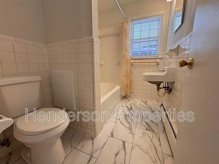 642 E Broad St #A-2 — Photo 9