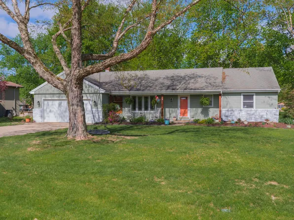 8592 Blooming Grove Rd, Bloomington, IL 61705