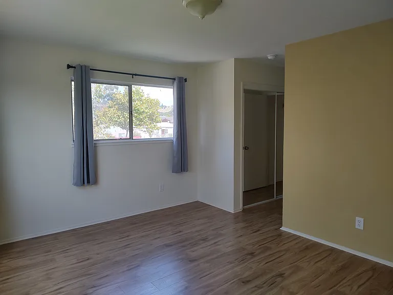 8001 Bancroft Ave #D — Photo 12