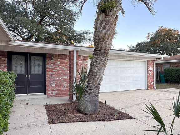 4th image of 702 Tarpon Ln
