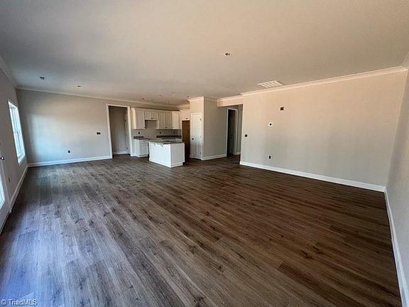 5th image of 614 Carolina Ave