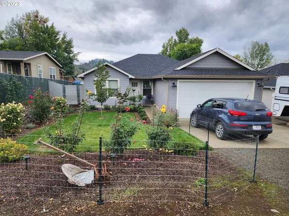 2179 Freeman Ave, Roseburg, OR 97471