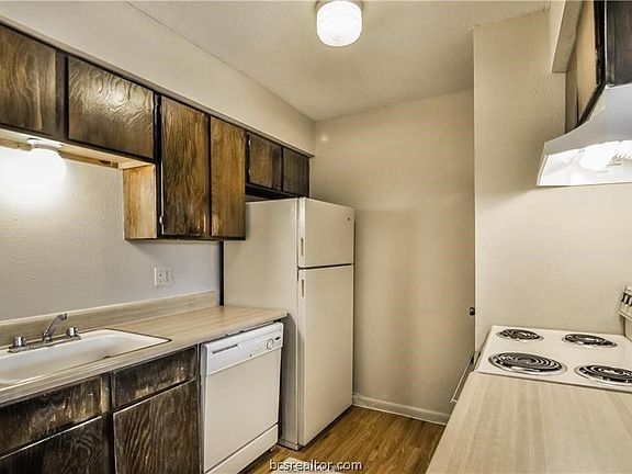 5th image of 904 University Oaks Blvd APT 30