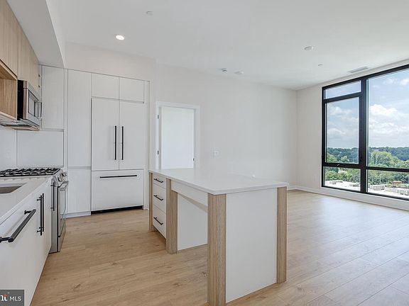 3rd image of 255 W Falls Station Boulevard Fls #Penthouse 4