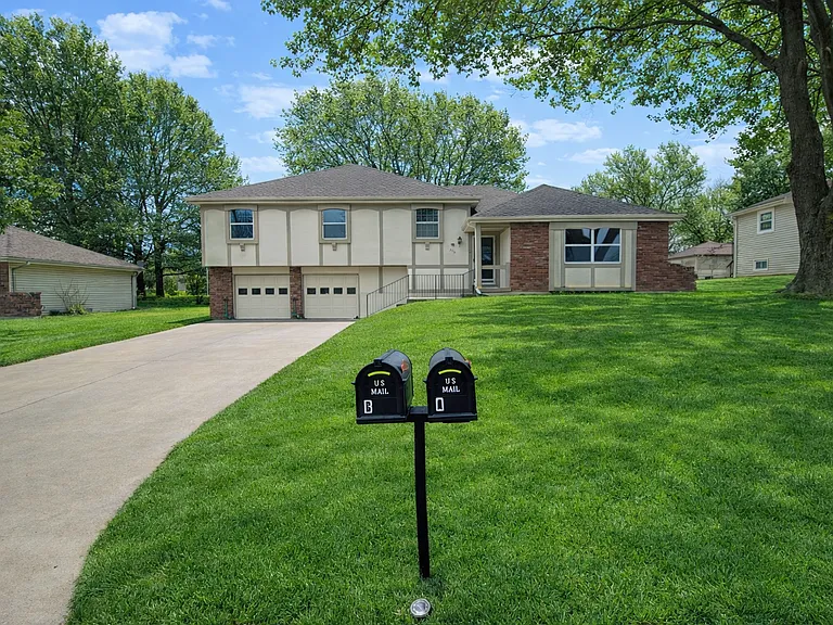 315 SE Melody Ln #B — Photo 11