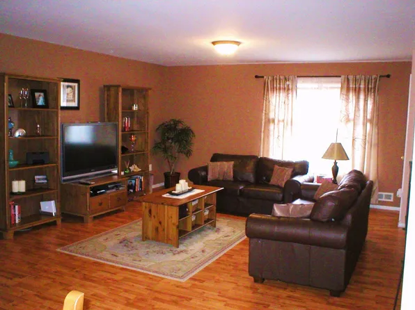 221 Wallace St, Edison, NJ 08817