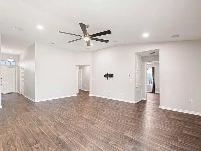 2132 Vizcaya Dr — Photo 10