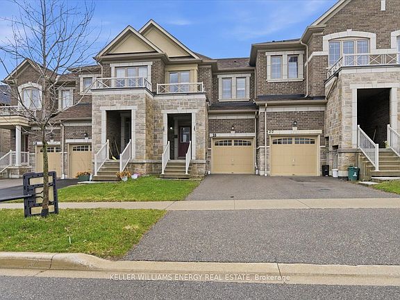 2nd image of 18 Rimrock Cres