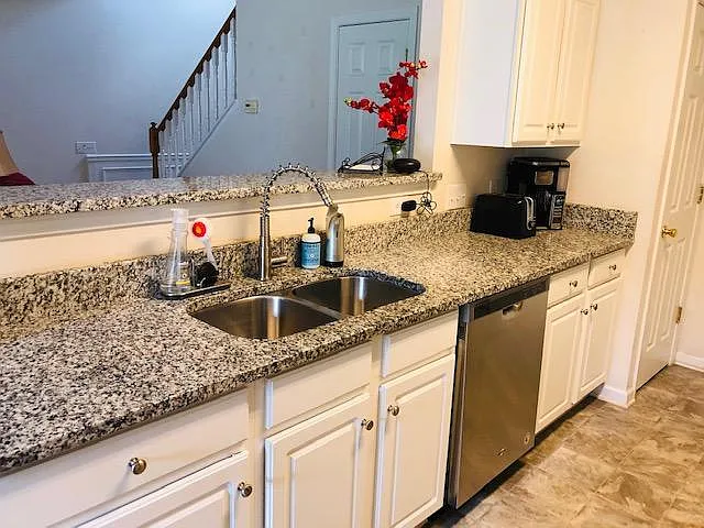 8165 Kincaid Ct — Photo 5