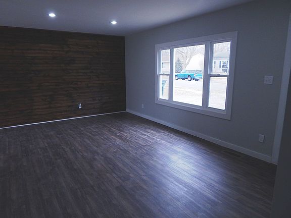 2nd image of 1702 Wood St