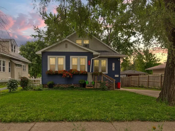 207 9th Ave SW, Faribault, MN 55021