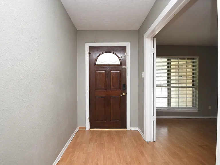 510 Chambly Dr — Photo 5