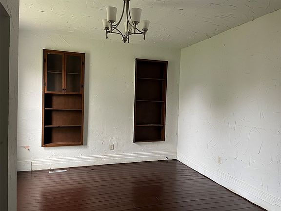 5th image of 609 E 7th St
