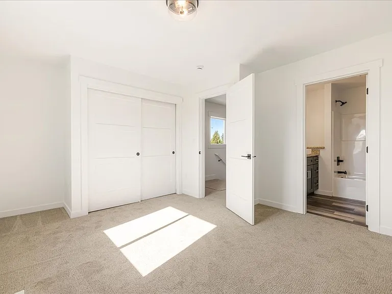5860 SE 18th St — Photo 27