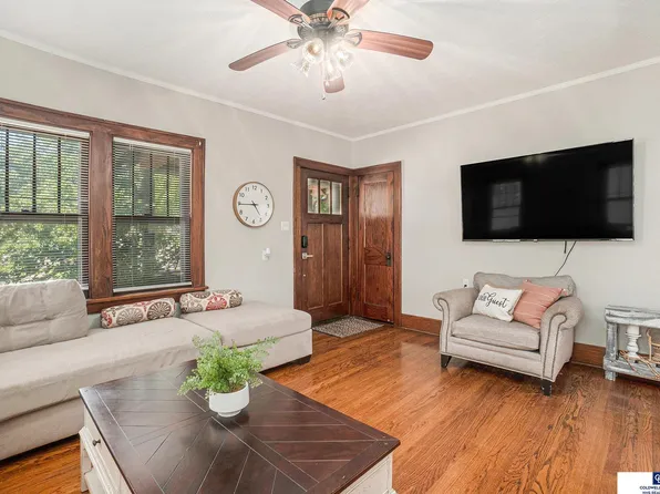 1007 S 48th St, Omaha, NE 68106